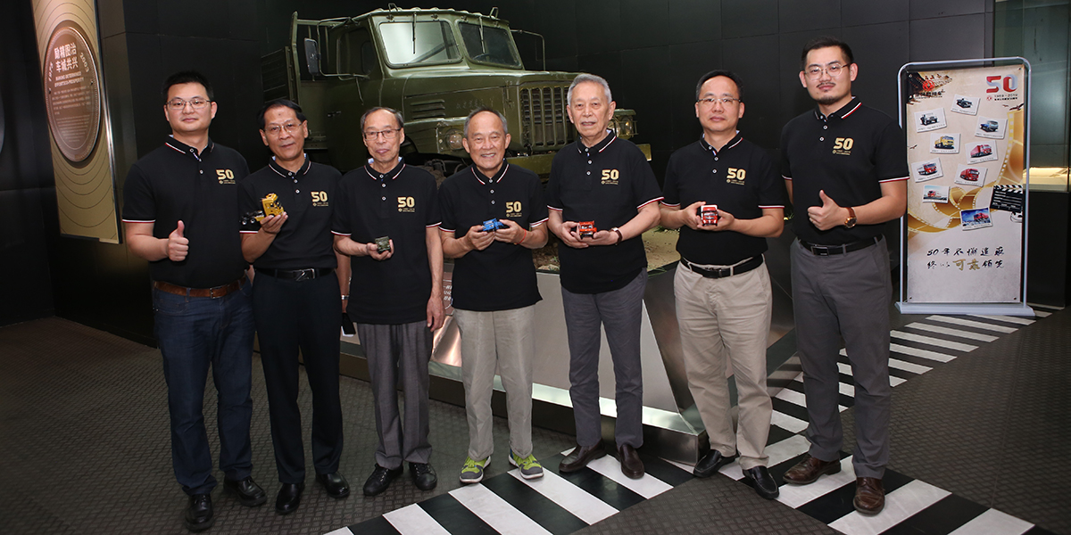 十堰博物馆三代拉斯维加斯3499官网人合影